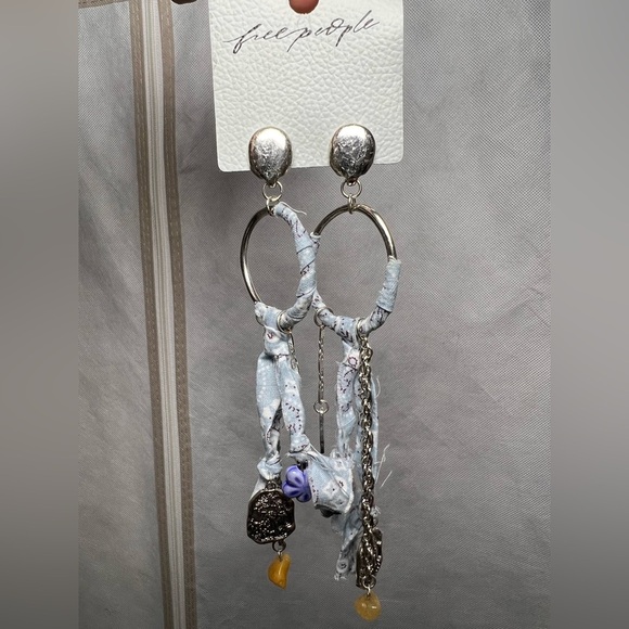 FREE PEOPLE Sold out Juniper Hoop Earrings - Sky/Ciel Lightweight 5” long NWT - Picture 3 of 5